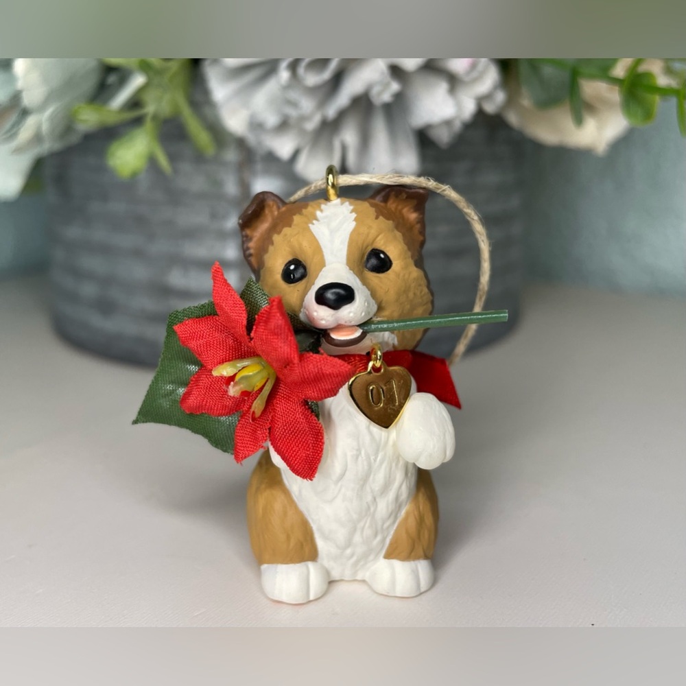 2001 Brown & white puppy dog holding poinsettia Christmas Hallmark ornament